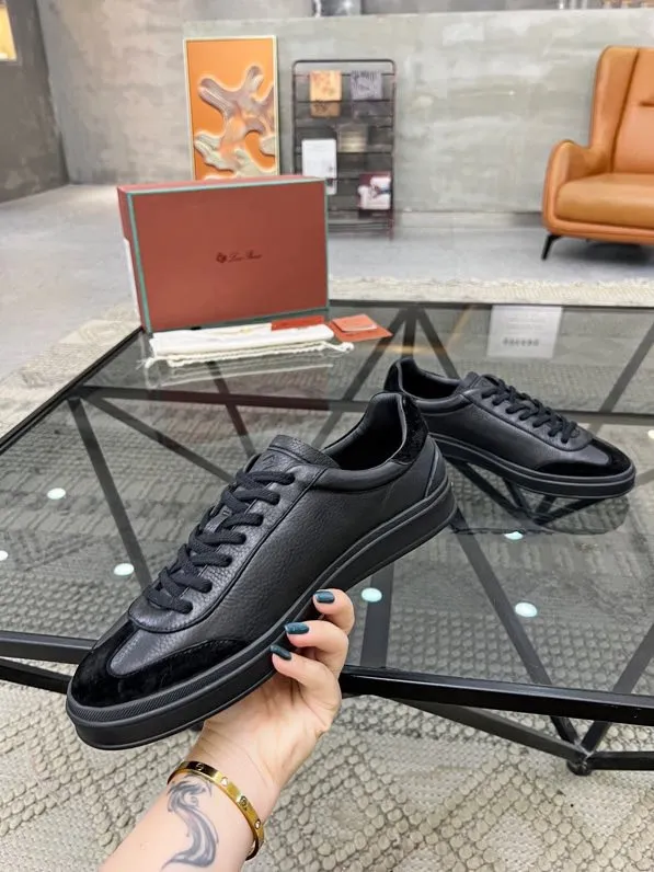 Factory price: 440💰Loro men's shoes💰iana top purchasing agent🇮🇹 men's shoes💰 The popular casual sneakers counter of the popular street man has new products at the same time. The uppers are made of cowhide fabric imported from Italy. The high-quality splicing technology has a classic and generous layout with a masculine temperament. Soft and comfortable cowhide lining. The soles: the original soles are specially provided by the original factory. The exclusive molded soles are super comfortable. The original factory follows the order. 🔍🔍High quality. You can enter and exit the counter at will. Welcome to compare. The code number is 38-44, customized 45
